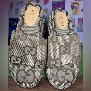 Women’s platform GUCCI slide sandals
Box & QUCCI Bag
Size 41/ 8